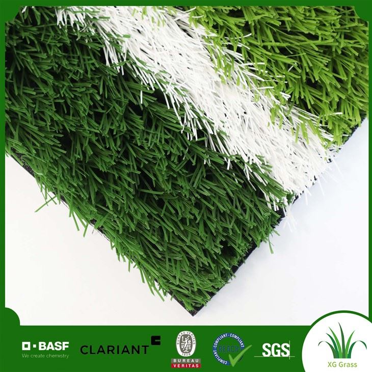 Féar Peile Bréige a Fhéachann Fíor